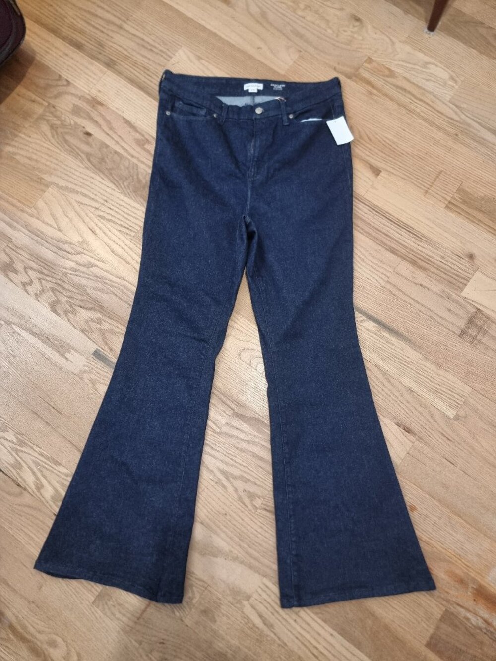 Good American Alwats Fits Good Legs Flare Jeans NWT